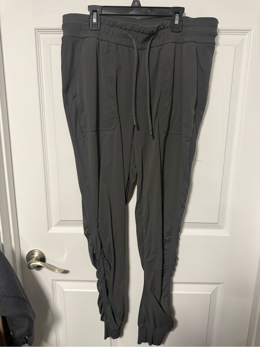 lululemon athletica Dark Gray Beyond the Studio High-Rise Jogger sz 12